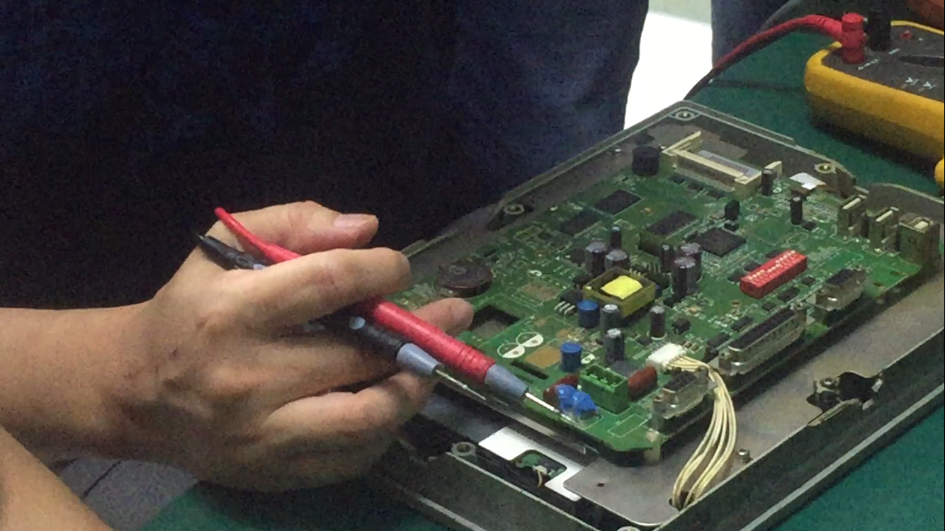 电路板维修培训之怎样检修电路板中的vcc短路故障?
